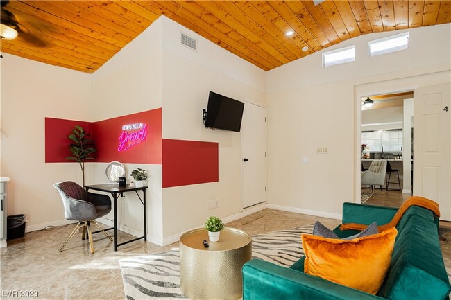Building Photo - 2205 Santa Paula Dr