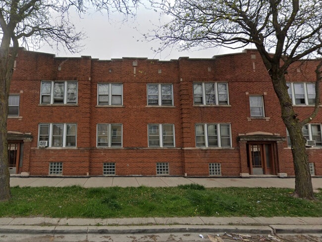 Building Photo - 5304 W Potomac Ave