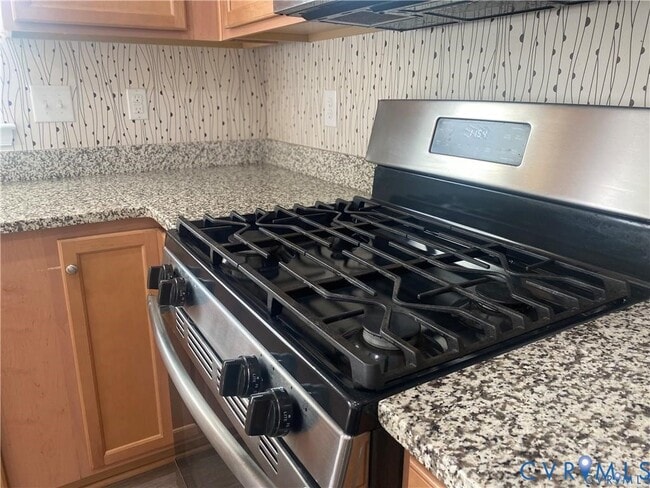 Building Photo - 16621 Thornapple Run