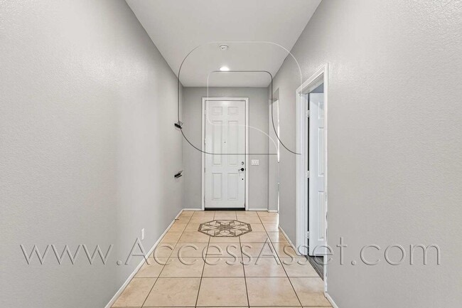 Building Photo - Charming 3 Bed/2 Bath Home In A Desirable ...