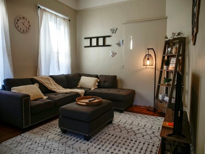 Primary Photo - 115 W 36th St