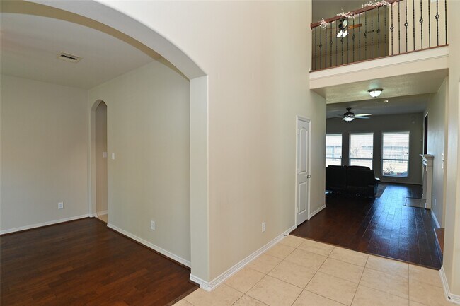 Building Photo - 5215 Field Briar Ln