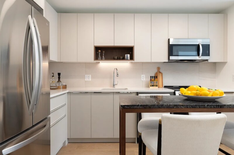 Building Photo - 405 W 206th St