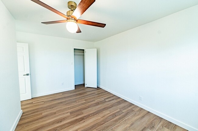 Building Photo - Modern Chic 3 Bedroom W/ Flex Space!