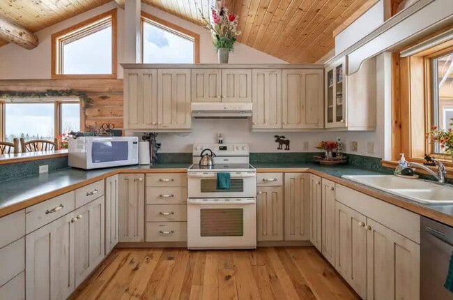 Building Photo - 10455 Rammell Mountain Rd