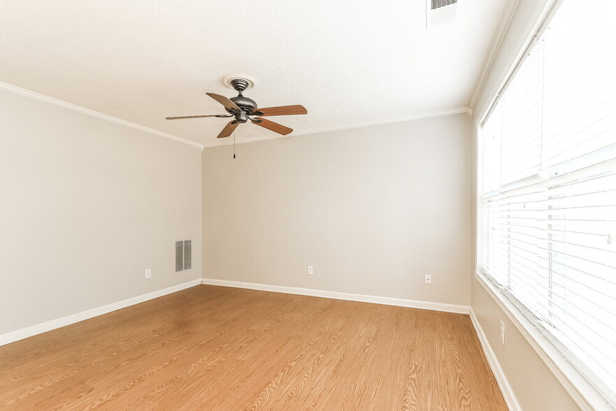 Building Photo - 3848 Sunview Dr NW