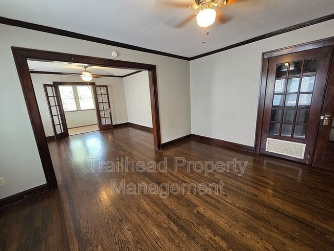 Building Photo - 1807 W 41st St