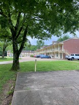 Building Photo - Oakwood Village Apartments