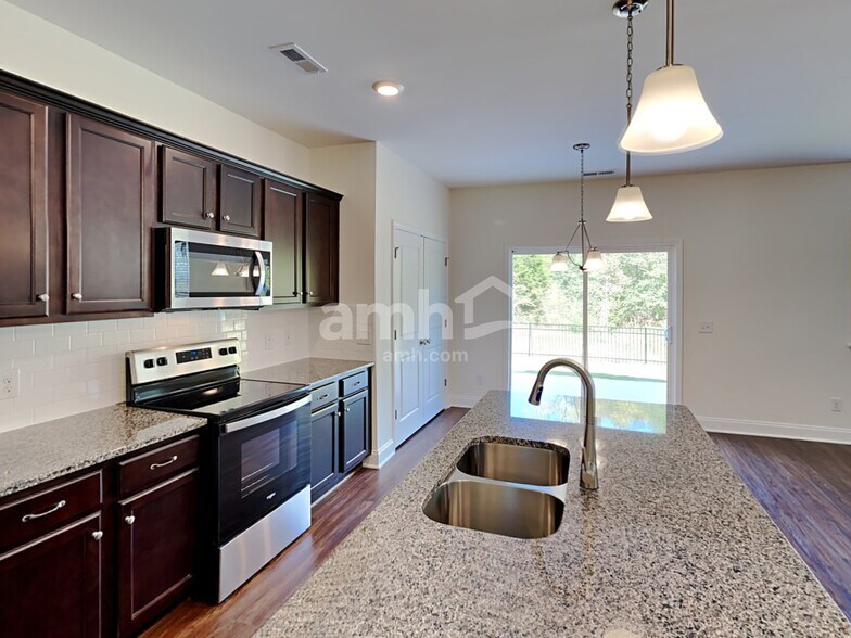 Building Photo - 3017 Lucky Ln