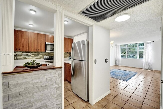 Building Photo - 9480 Tangerine Pl