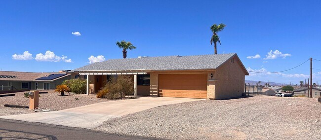 Building Photo - Lake views, lake views, lake views! Longte...