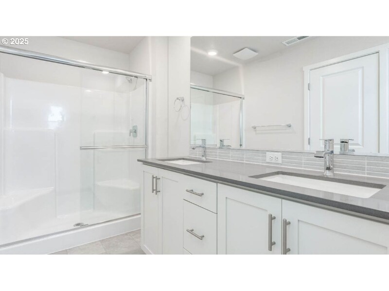 Building Photo - 9212 SE Azalea St