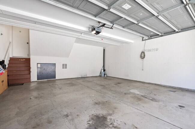 Building Photo - 10330 Wateridge Cir
