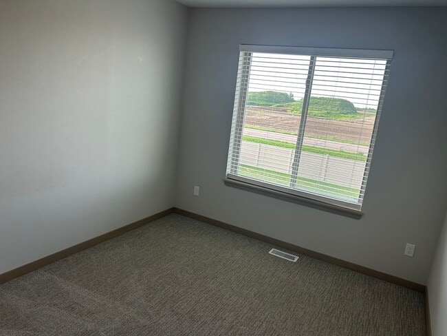 Building Photo - 9419 W Dolores Dr