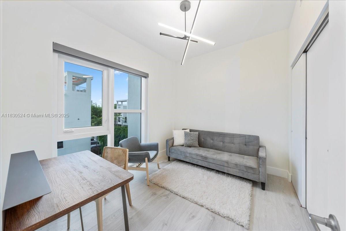 Building Photo - 455 NE 39th St