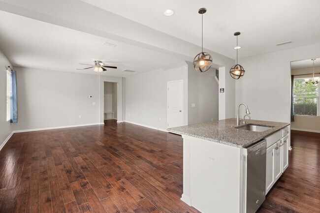 Building Photo - Gorgeous Single Family home in East Durham: Available Now