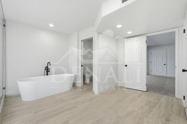 Building Photo - 10643 N Indian Wells Dr
