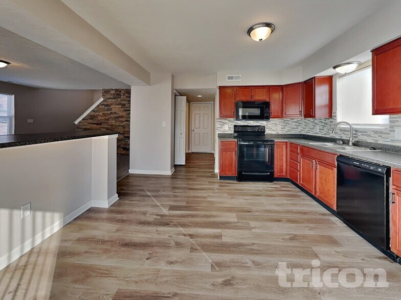 Building Photo - 561 Grassy Bend Dr