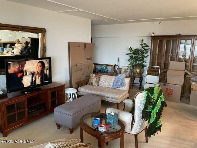 Building Photo - 1 Channel Dr