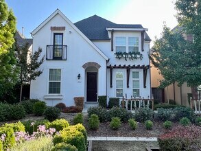 Building Photo - Beautiful 3 bedroom 2.5 bath in Roseville!