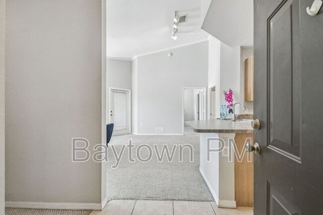 Building Photo - 10025 Courtney Palms Blvd