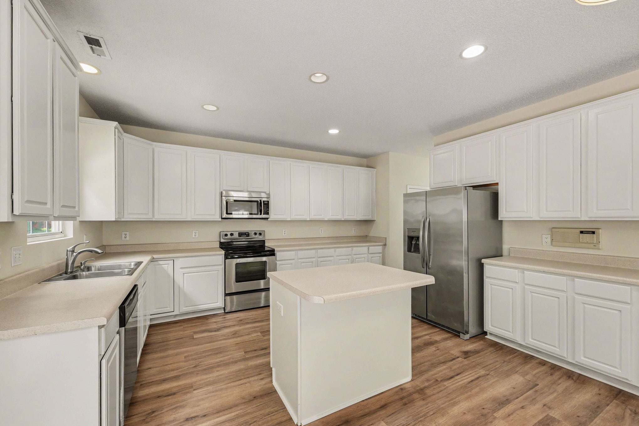 Building Photo - 4419 Karlbrook Ln