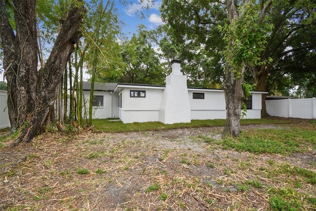 Building Photo - 4910 N Darby Ave