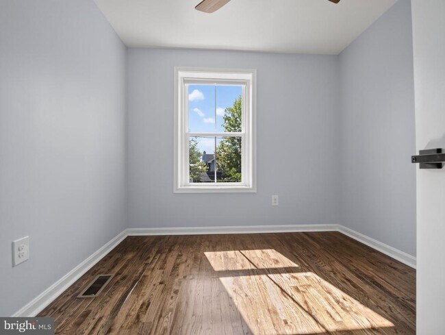 Building Photo - 4107 4th St NW