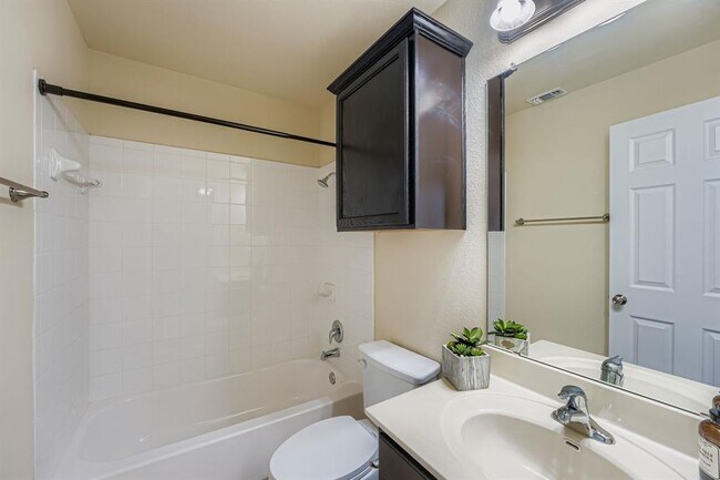 Building Photo - 1042 Lost Pines Ln