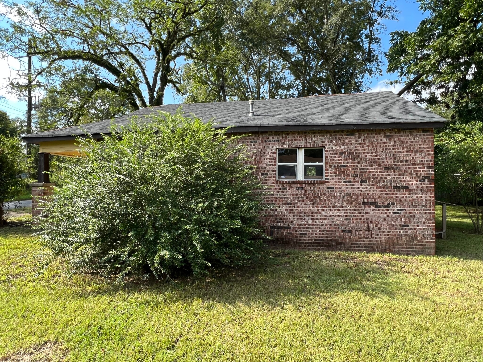 Right Side - 607 John D Shaw St