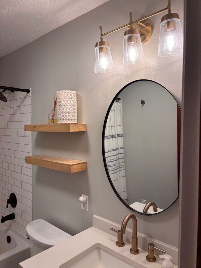 Building Photo - Single Family Home located within Minutes of both Hospitals. - 3 Bedrooms, 1 Bathroom and 1 Car G...