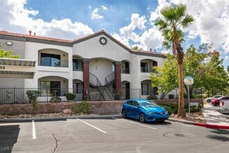 Building Photo - 950 Seven Hills Dr