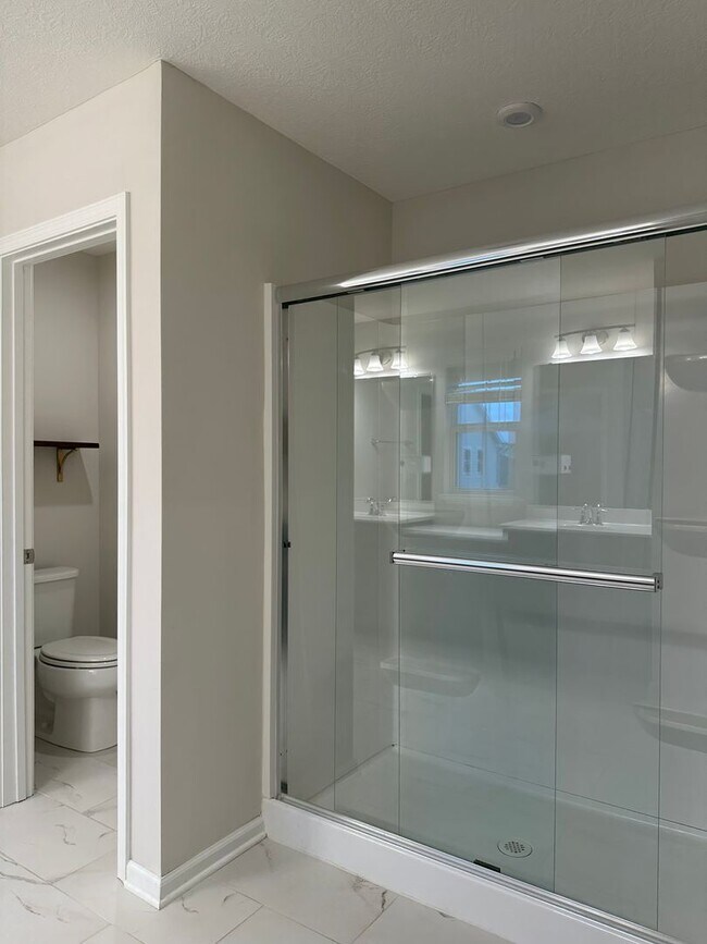 Building Photo - Welcome to this stunning 4-bedroom, 2.5-bathroom home located in the desirable Lewis Center, OH!