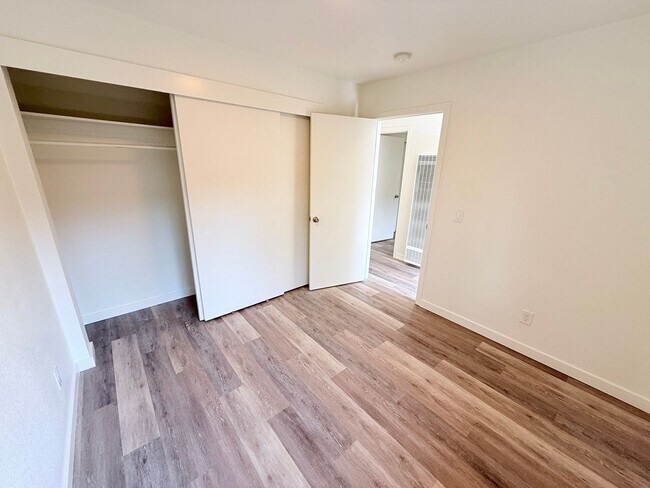 Building Photo - 2 bed 1 bath apartment for rent in South Lake Tahoe