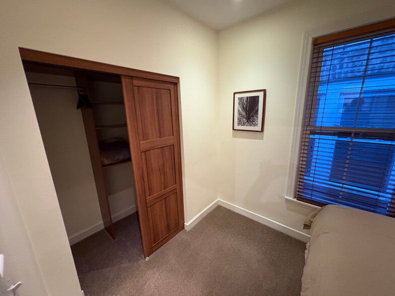 Building Photo - 3238 N Hoyne Ave