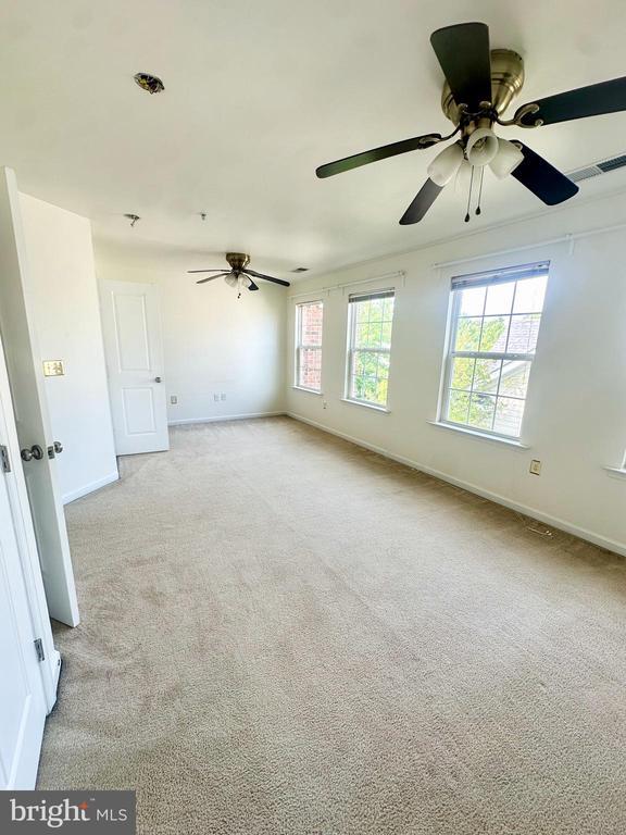 Building Photo - 19 Steeplechase Dr