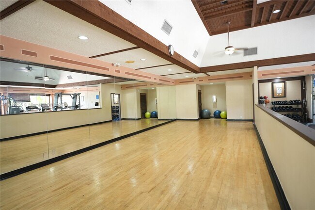 Building Photo - 11054 SW 136th Ct