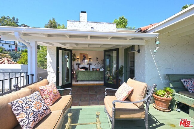 Building Photo - 6855 Los Altos Pl