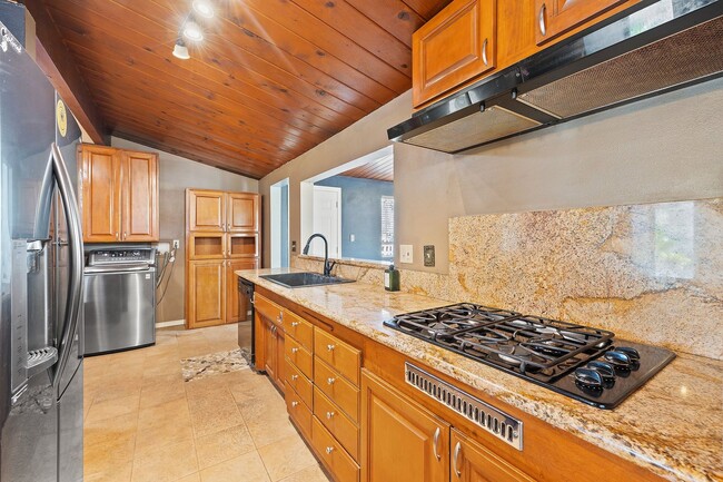 Building Photo - Adorable 3 Bedroom 2 Bathroom Single Story Family Home