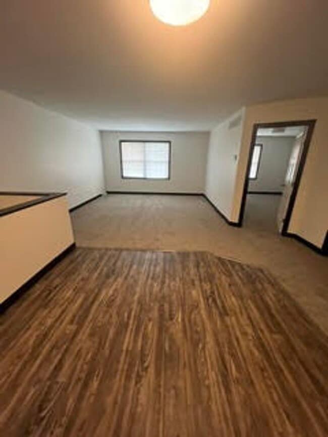 Building Photo - 467 Sparrow Way