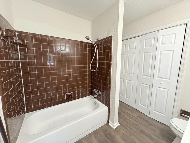 Building Photo - 2110 Golf Terrace Dr