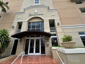 Building Photo - 2425 SW 27th Ave