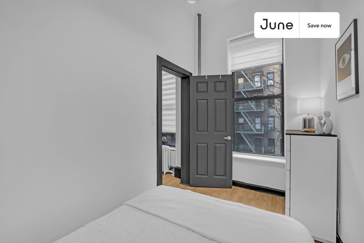 Building Photo - 336 W 46th St