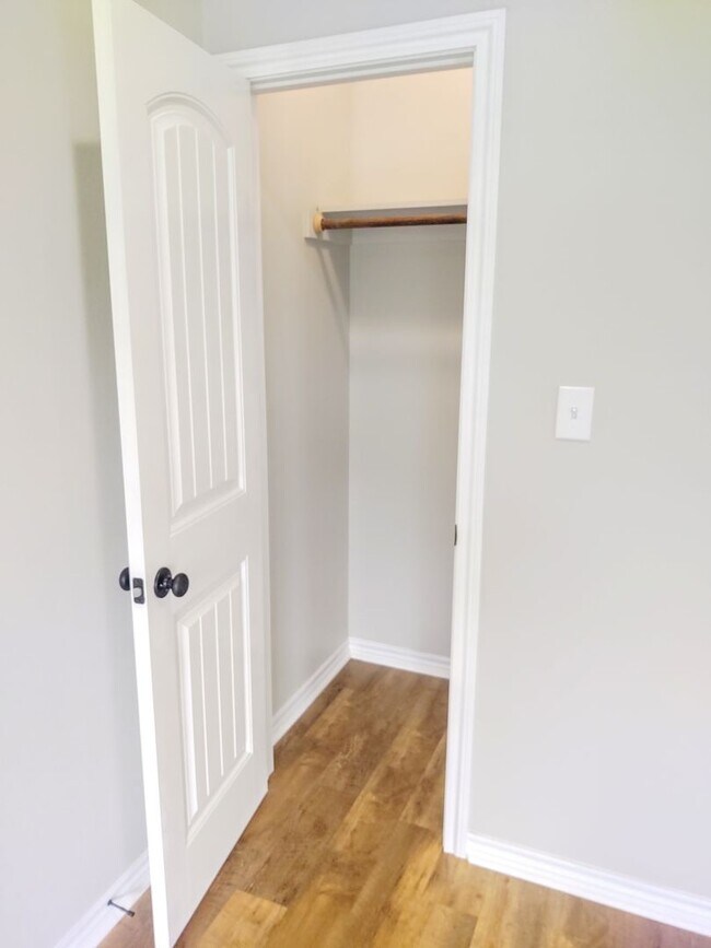 Building Photo - Newly constructed 3/2/1 in Sanger