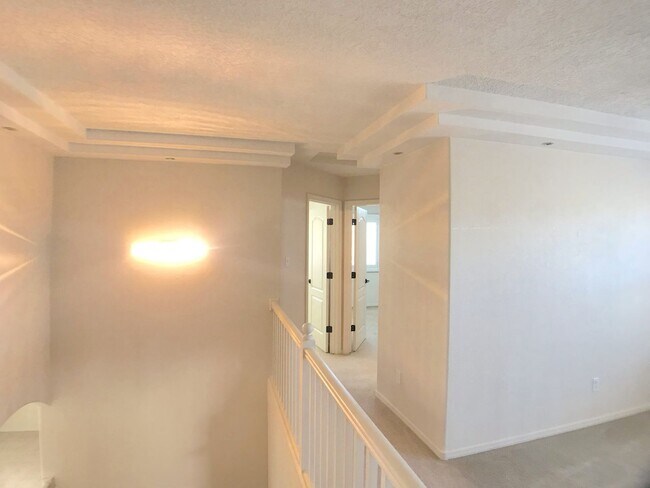 Building Photo - Don't Miss Out! Spacious 3 Bed, 2.5 Bath Home in Los Lunas – Open Layout & Prime Location