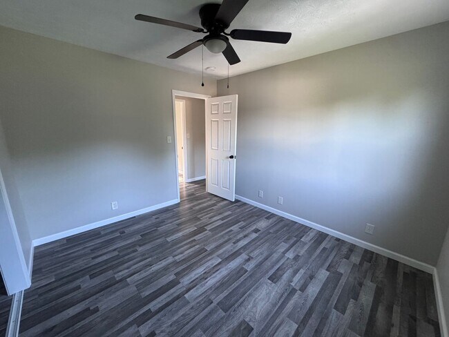Building Photo - 4045 Old Mayfield Rd