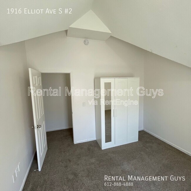 Building Photo - 1916 Elliot Ave