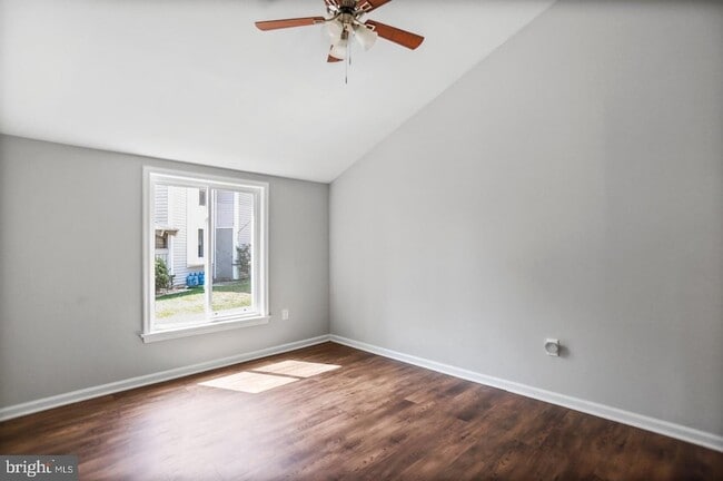 Building Photo - 1523 Kensington Dr