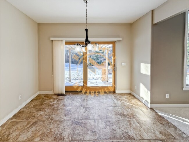 Building Photo - Executive Duplex: 3 Bed 3.5 Bath w/ 2 Stall Heated Garage