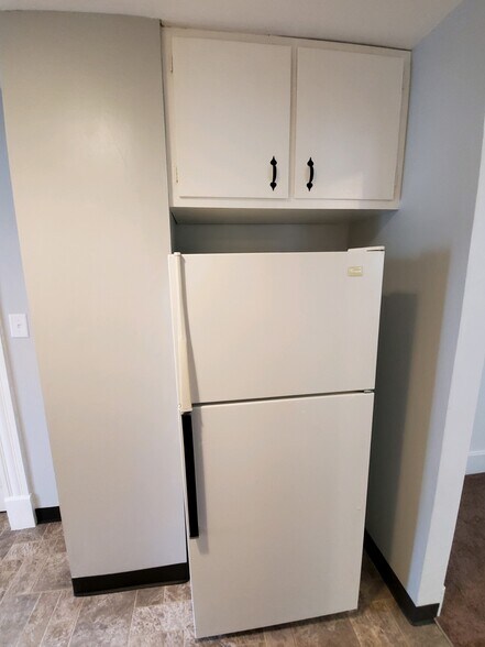 Fridge - 525 30th St